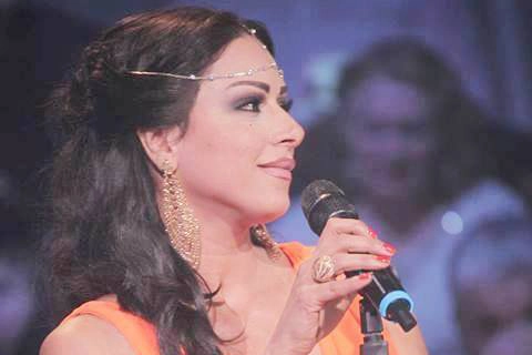 Asma Salim chante